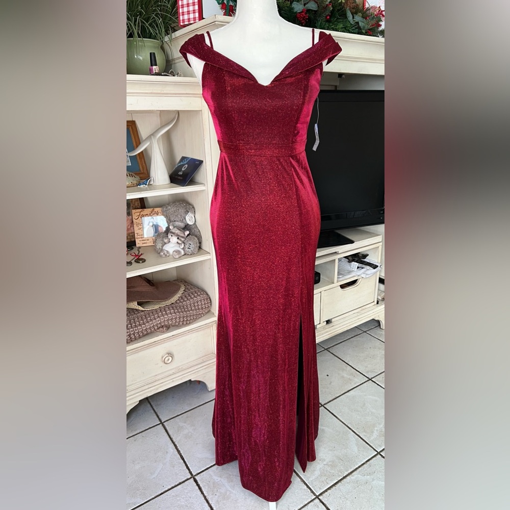 Morgan & Co. Red Iridescent sparkly prom dress Size 1